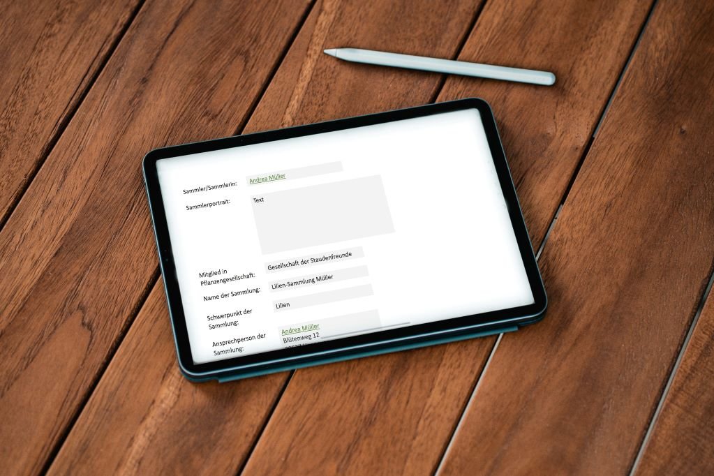 Einblick in die Rechercheoberfläche Tablet zeigt Datenfelder für Recherche in Datenbank